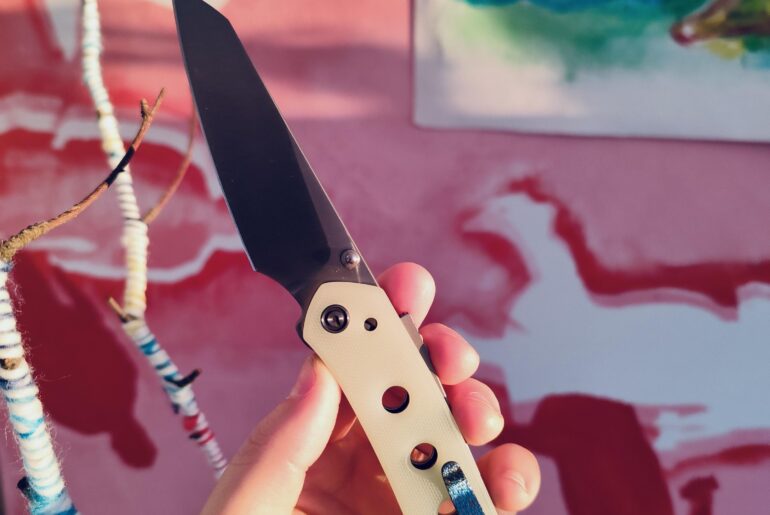 Playing with this funny knife