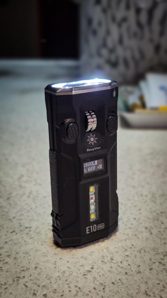 [NLD] Rovyvon E10 Pro. Great light....except for the scroll wheel...