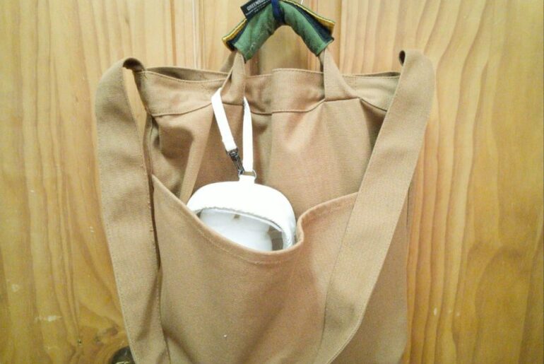The cheap canvas tote from Muji is pretty nice!