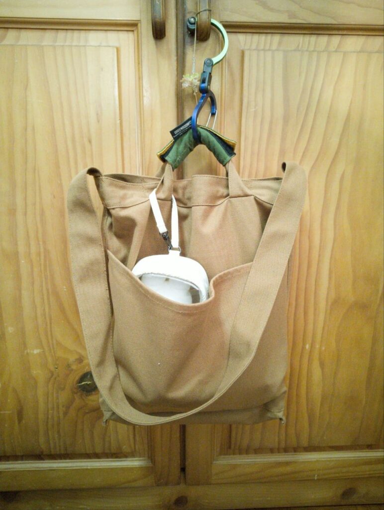 The cheap canvas tote from Muji is pretty nice!
