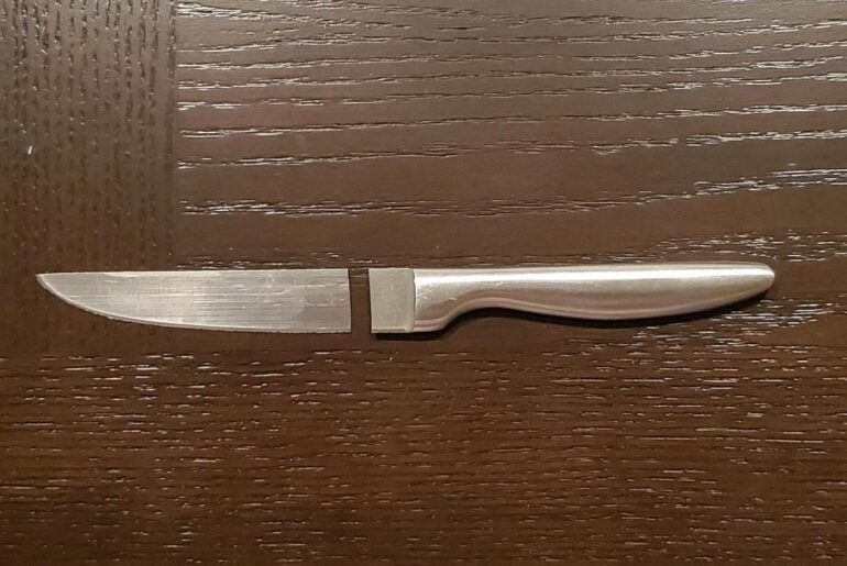 I was cutting through some averagely-soft cheese when this happened...