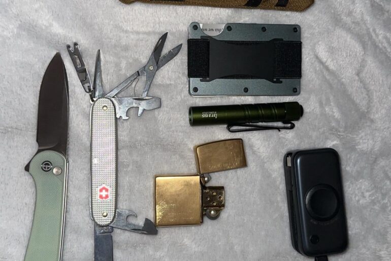 My EDC as a newbie to edc and knifes
