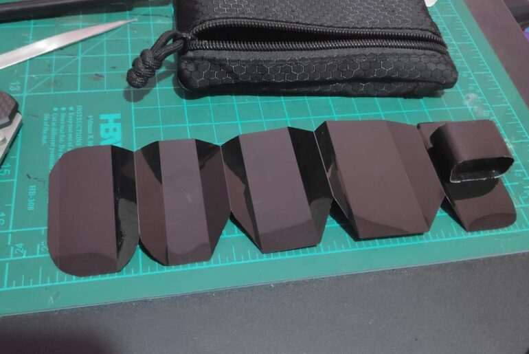 My tryhard attempt at making an organizer/divider for my small pouch.