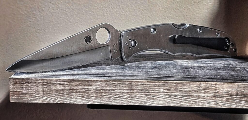 spyderco knives with longer blades like the stainless steel Endura 4 do really well with longer, flat, continuous thickness and height pocket clips for performing the trademark spidey flick