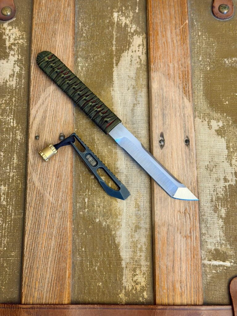 #tantotuesday @sibertknives always TOP shelf! @phoenixtoolworks 3V Deadbolt for the ride along! #sibertknives #sibertknivesfixedblade #sibertknivestanto #phoenixtoolworks