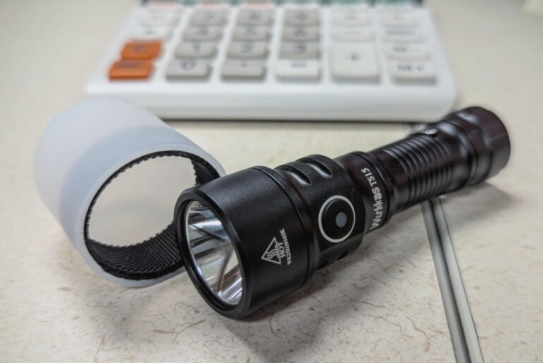 Anyone else EDC a throwy flashlight?