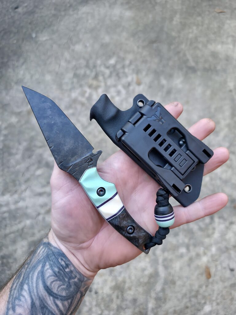 1084 GraniteFinish, Tiffany blue G10, Carbon Fiber with Royal purple G10 liners and Walrus Tusk split.🤙