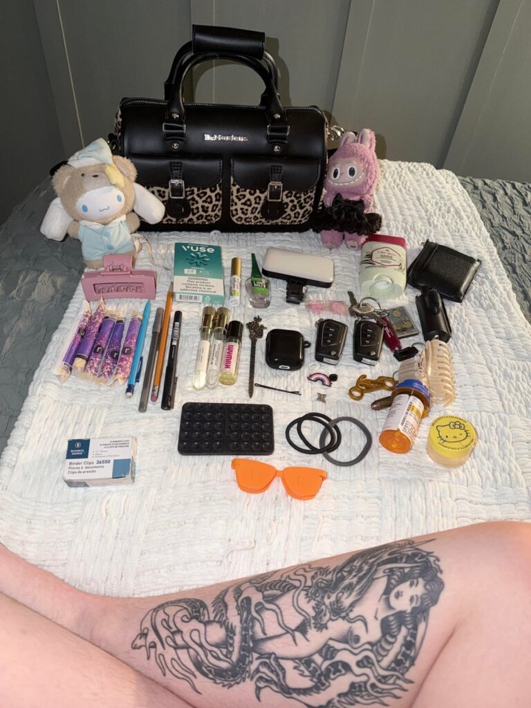 What does my purse say about me! Just found this sub and oml i love it!!