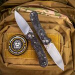 It's Friday so you know the drill ! Let's bring the best twins for #carbonfiberfriday The Ferramonsterknives Spectrum