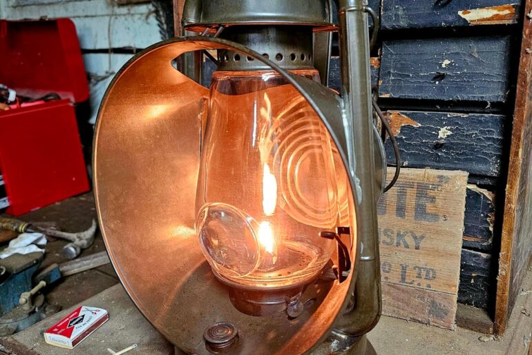 Ye olde kerosene flashlight, with some beamshots included since folks always ask for them. This is a ~1915 Buhl Manufacturing No. 475 Majestic inspector lantern, originally for inspection of rail cars at night.