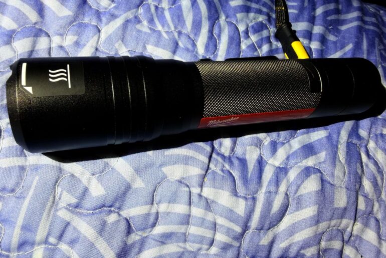 Milwaukee 2162-21 do not buy this light PWM Ulgy tint.