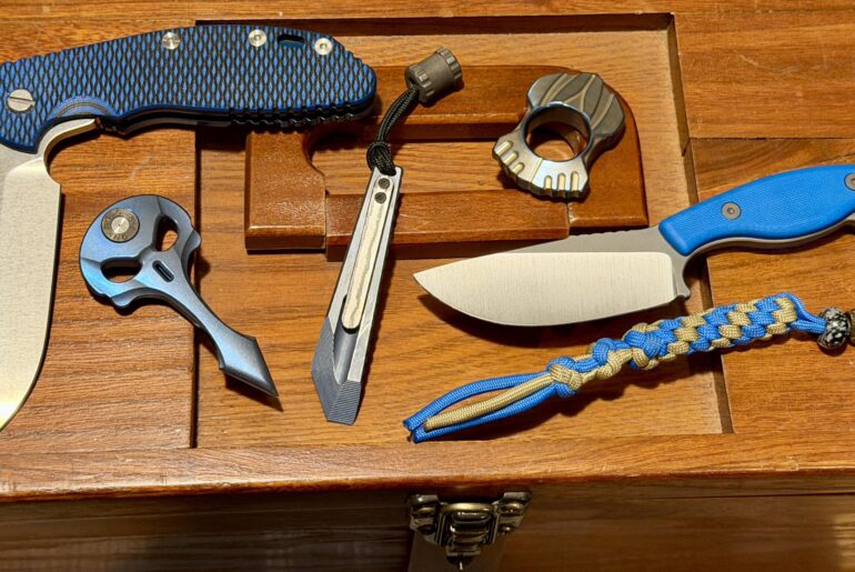 #bluetuesday #tituesday @phoenixtoolworks Impale & Deadbolt @hinderer_knives XM-24 Bowie & some cool pieces from One Studio Have a great day!