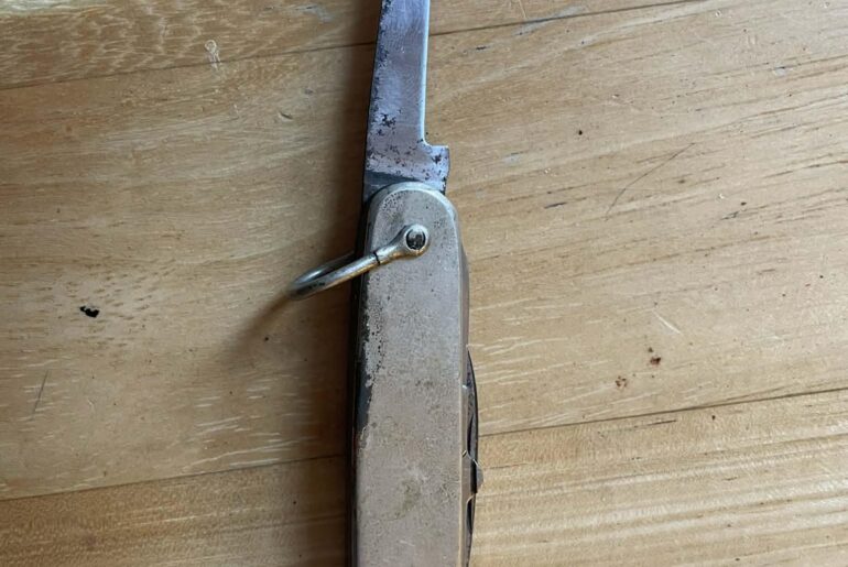 What is this tool on this old multitool that belonged to my dad? All sides are smooth, no sharp edge, the two tips are sharpened. TIA!