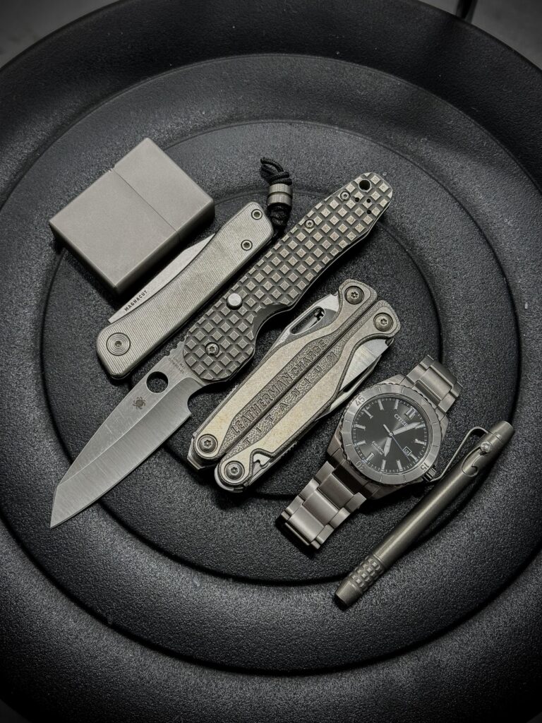 Today’s things… and I forgot to put my Ti Frag flashlight in the shot. 🤦🏻‍♂️