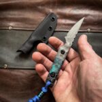 Little EDC. N690 SS with Acid stonewash. Epoxy resin/G10 scales. Kydex sheath