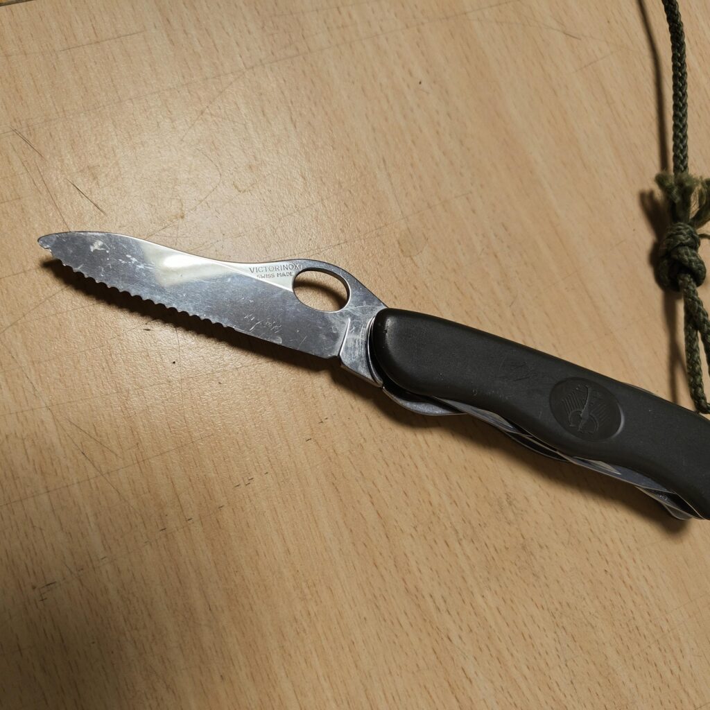 Why aren't all half-serrated blades made this way?