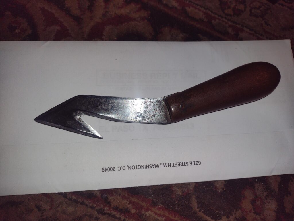 Garage sale find $1. Hubbuck and Sons race knife, also called a timber scribe. Used to gouge marks or symbols in bark of lumber trees, also in marking timbers in wood boat construction, and in cooperage to mark staves in barrel construction. Sturdy rosewood handle to sustain the forces used to gouge