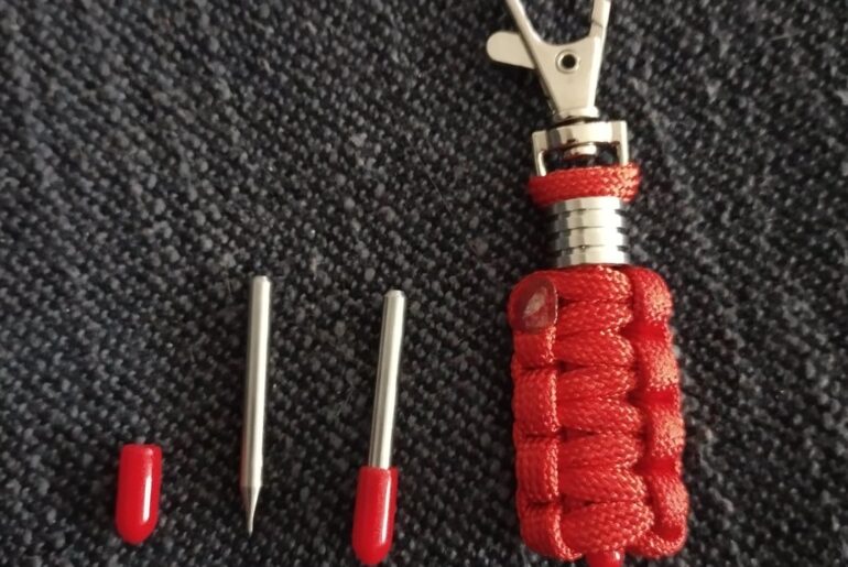 Little glass etching keychain tool I made with some paracord. Can change out bit when it gets dull too.