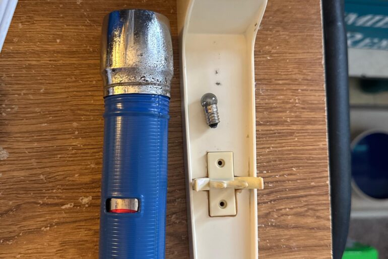 Anyone know how to mod an FF-183E to led?