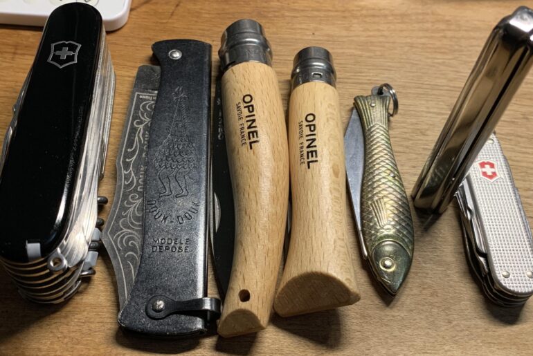 A bunch of my traditional-style EDC knives