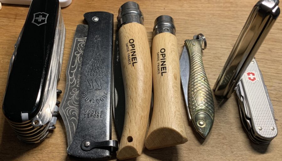 A bunch of my traditional-style EDC knives