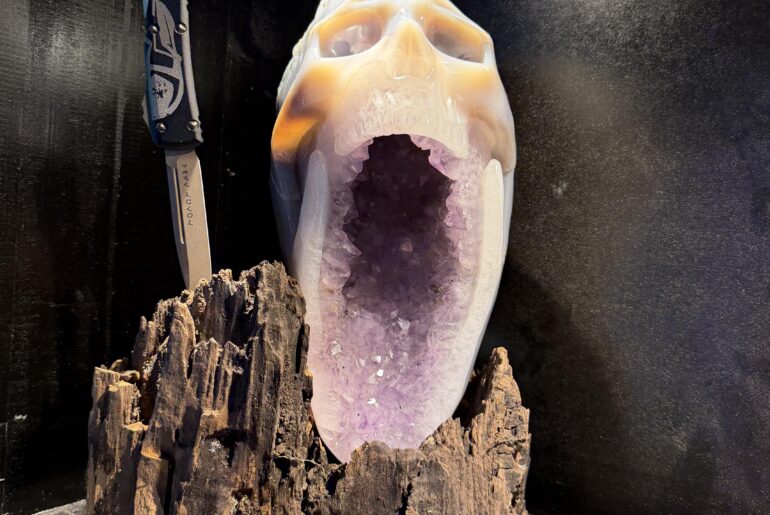 What do we think about the knife holder lol?