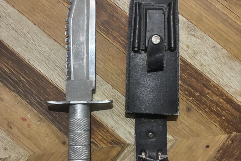 Could somebody identify this knife?