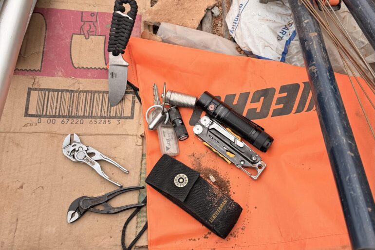 Boss makes a dollar, I make a dime, that’s why I take pictures for Reddit on company time