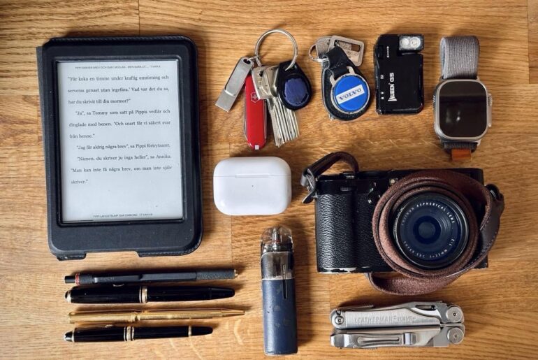 My EDC after a year w/o phone. Ask me anything