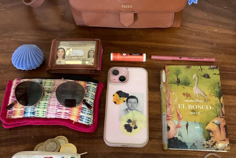 New purse. Old goodies 🌼