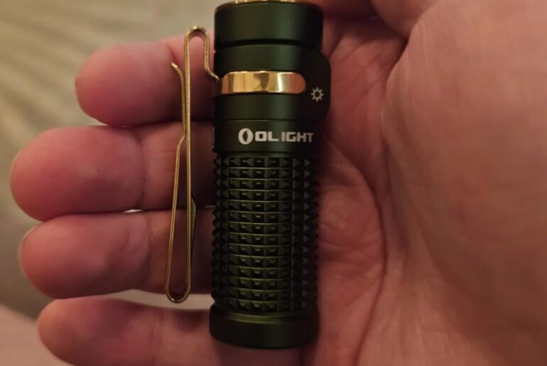 How do I retighten the pocket clip on this?