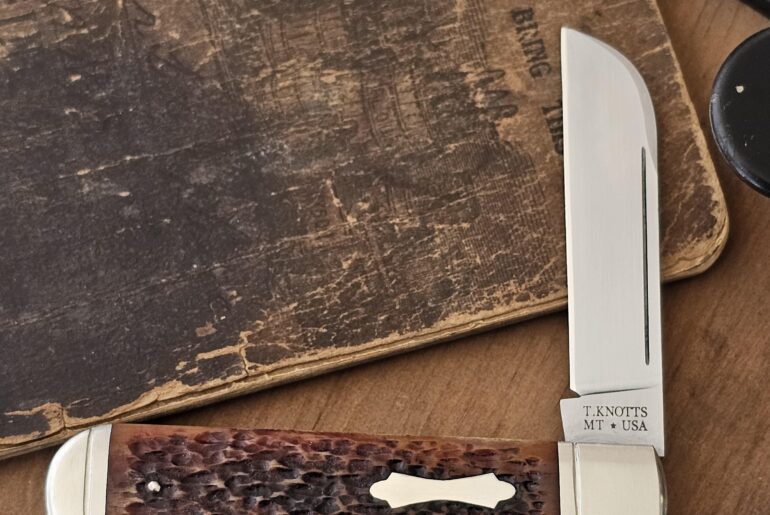 Sheepsfoot slip joint with jigged bone covers