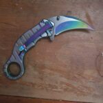 World's coolest knife (haters will say it's fake)