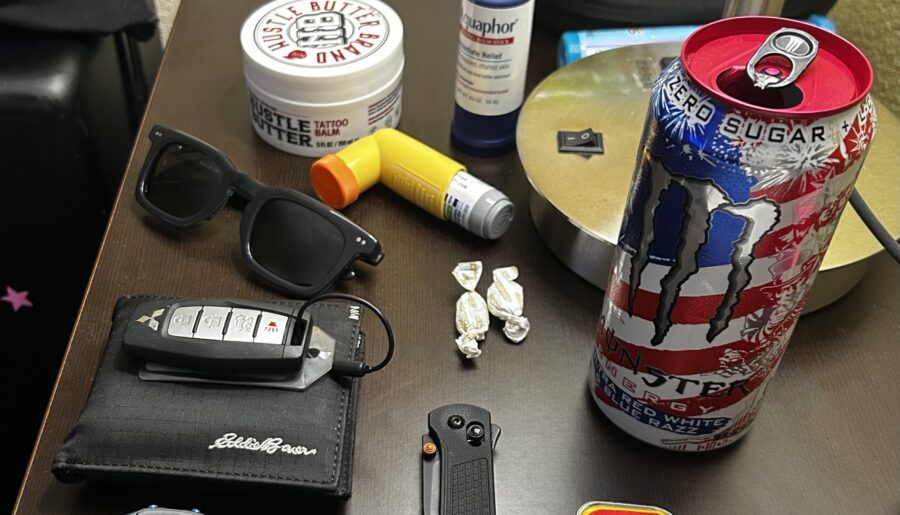 Unhinged vacation carry