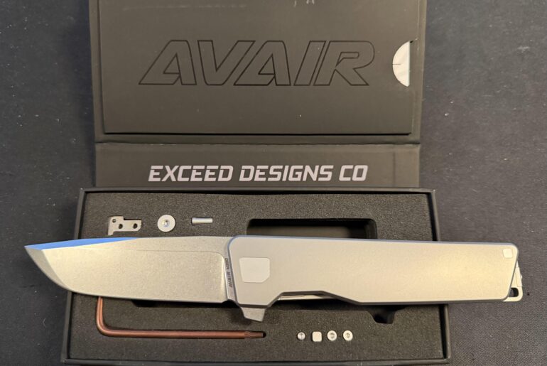 I wish more knives came with all these extras.