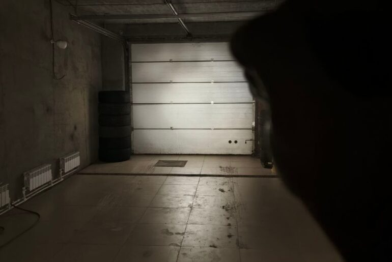 Old-Style 6V Xenon Flashlight!