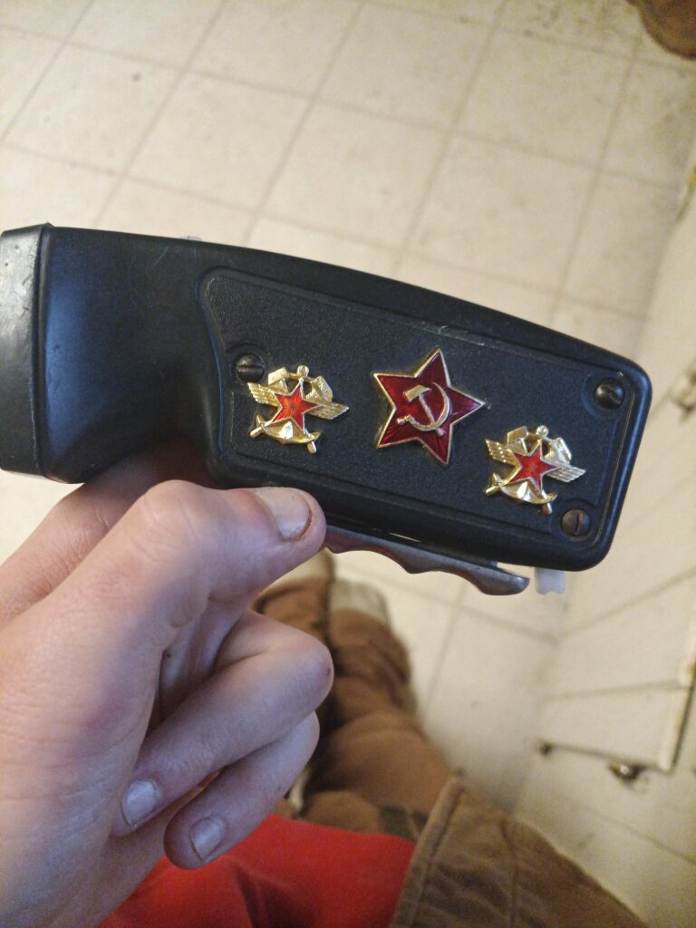 Hey all, I got this old Soviet (?) dynamo light