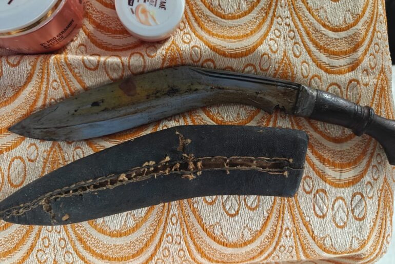 Found these knives/daggers. Can these be identified?