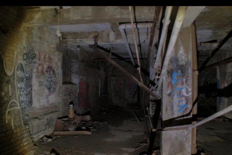 I need a cheap flashlight for urbex