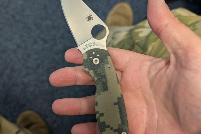 Carrying my Spyderco Para 3 today