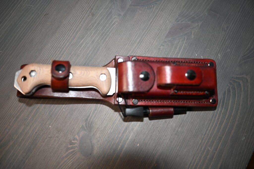 THIS IS THE KA-BAR SHEATH