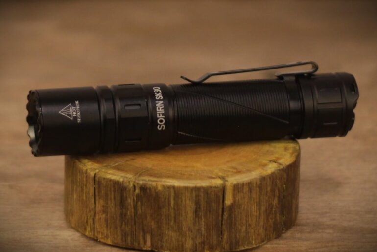 [Review] Sofirn SK30: Very nice budget tactical flashlight