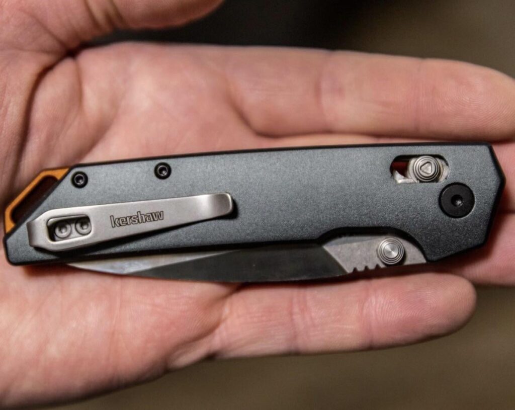 Why every american man have a knife in his pocket ?