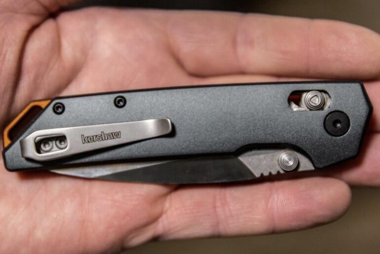 Why every american man have a knife in his pocket ?