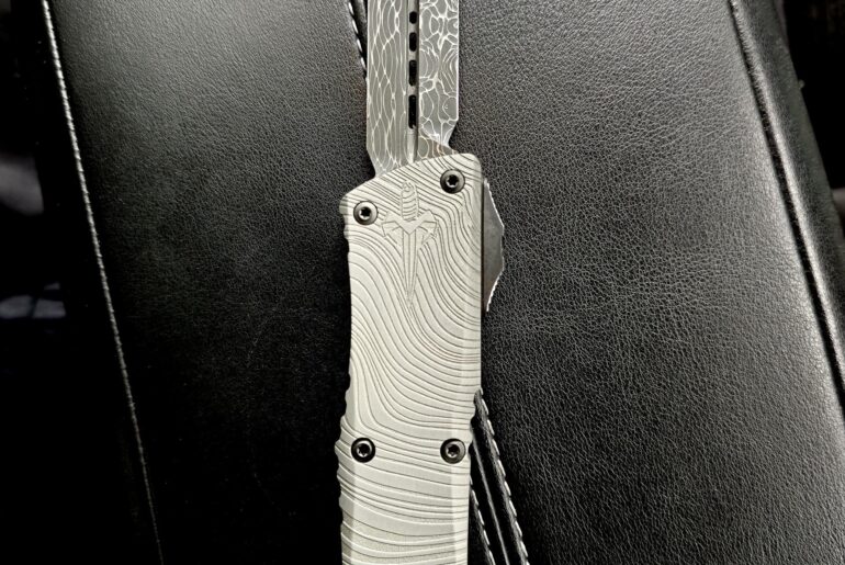 Microtech Signature Series Combat Troodon Beskar Damascus D/E