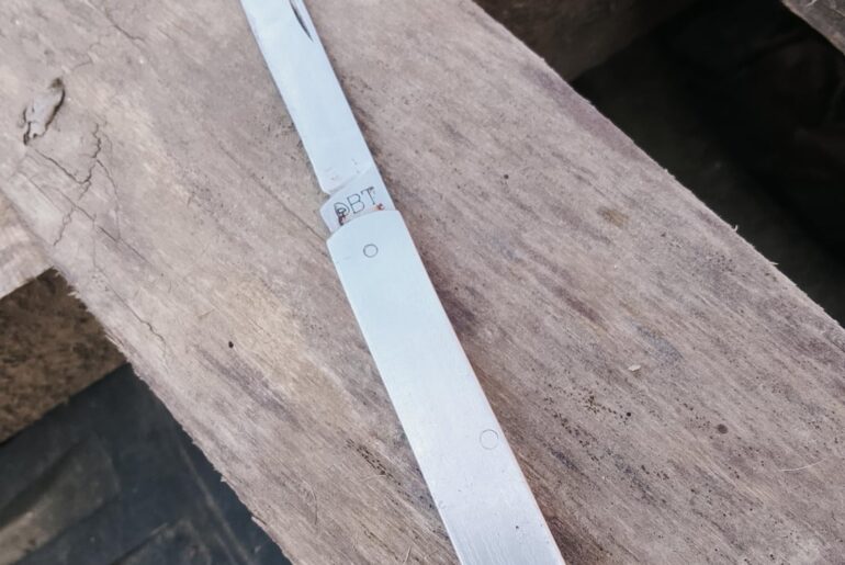 Please help me identify this knife 🙏🏻