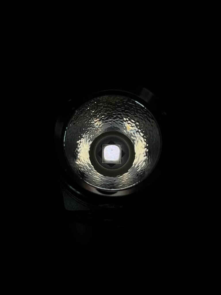 Skilhunt M150 has black dot on phosphor.