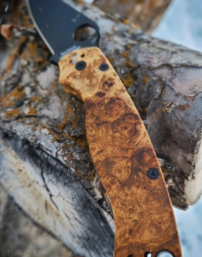 Snowy Stabilized Amboyna Burl Scales on the Spyderco PM 2!