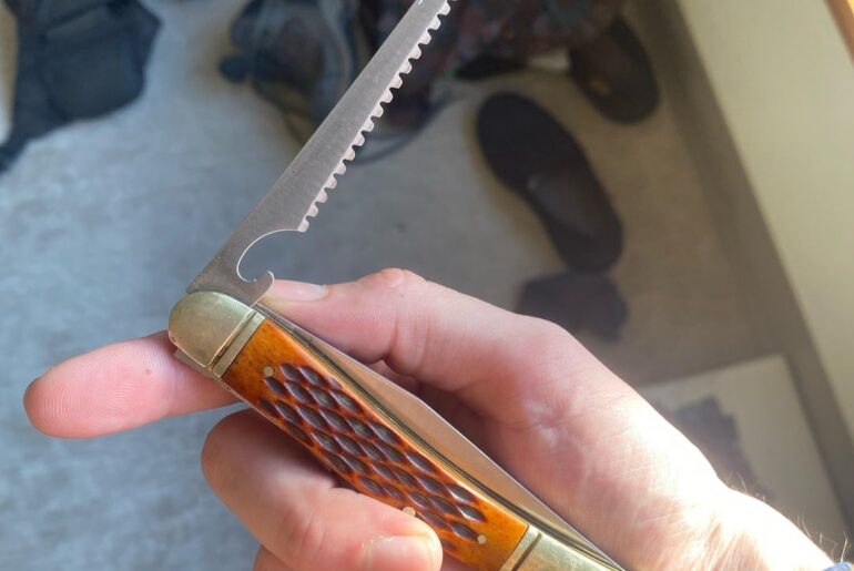 What is the purpose of this saw. It doesnt seem sharp. Not worn from use either. Machined this way ?