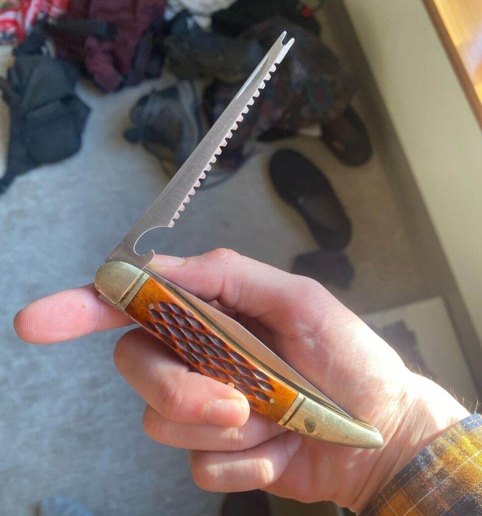 What is the purpose of this saw. It doesnt seem sharp. Not worn from use either. Machined this way ?